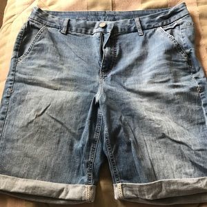 Lane Bryant bermudas